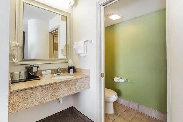 Oda, 1 Büyük (Queen) Boy Yatak, Engellilere Uygun, Sigara İçilmez