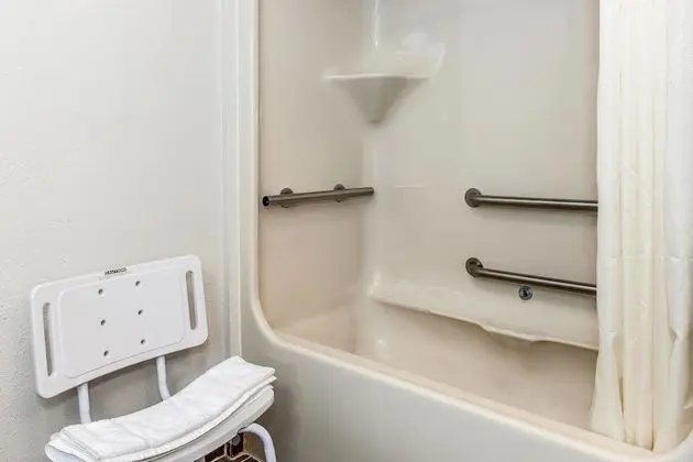 Standard Oda, 1 Büyük (Queen) Boy Yatak, Engellilere Uygun, Sigara İçilmez