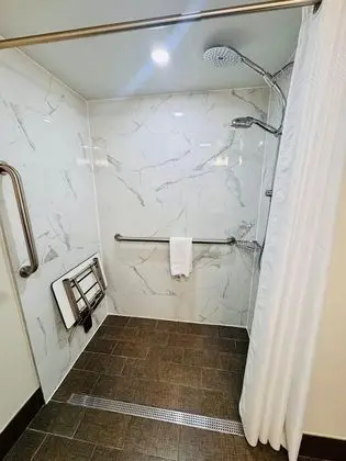 Engellilere uygun banyo