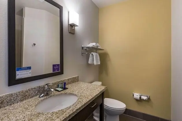 Oda, 2 Büyük (Queen) Boy Yatak, Engellilere Uygun, Sigara İçilmez (Accessible Tub)