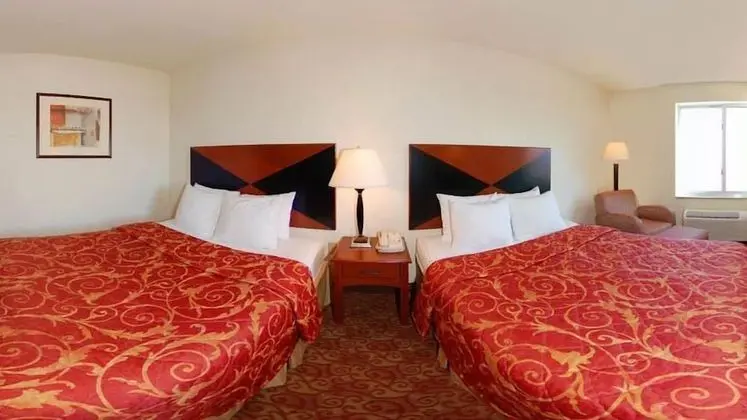 2 Queen Beds