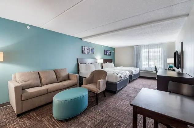 2 Queen Beds, Suite, Nonsmoking, Upgrade