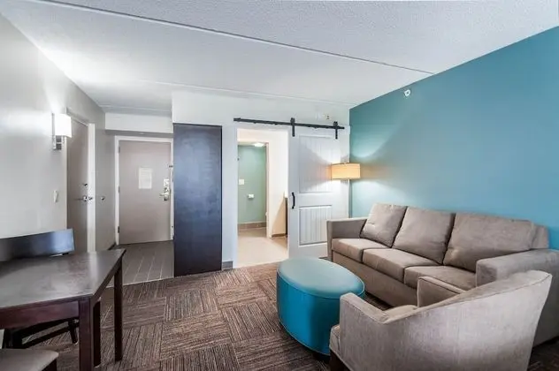 2 Queen Beds, Suite, Nonsmoking, Upgrade