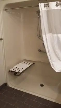 Oda, 2 Çift Kişilik Yatak, Engellilere Uygun, Sigara İçilmez