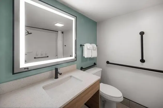 Engellilere uygun banyo
