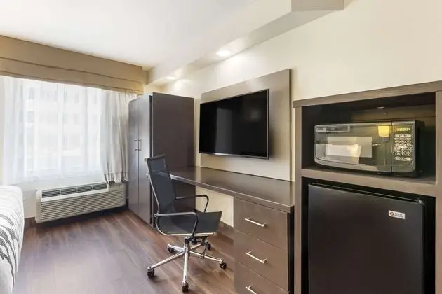 Oda, 1 Büyük (Queen) Boy Yatak, Engellilere Uygun, Sigara İçilmez