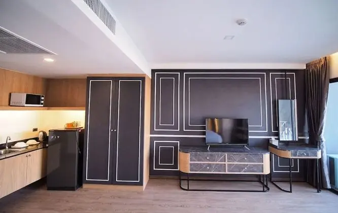 Deluxe Room with Pool View