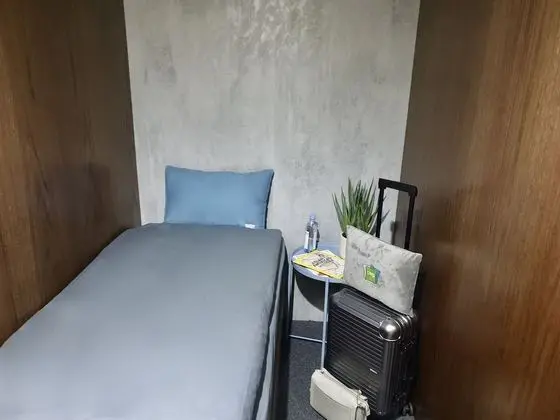 Single YAWN lite Cabin - 10 Hour Day Stay from 13:00-23:00 hrs (1pm-11pm)