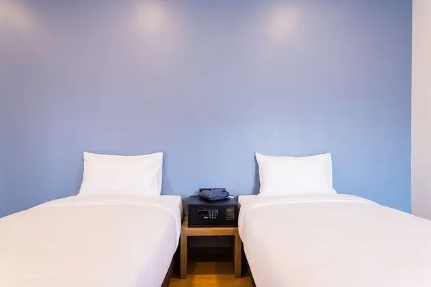 Studio with Shared Bathroom (Twin Bed)