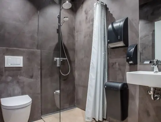 Tek Büyük Yataklı Oda, Ortak Banyo