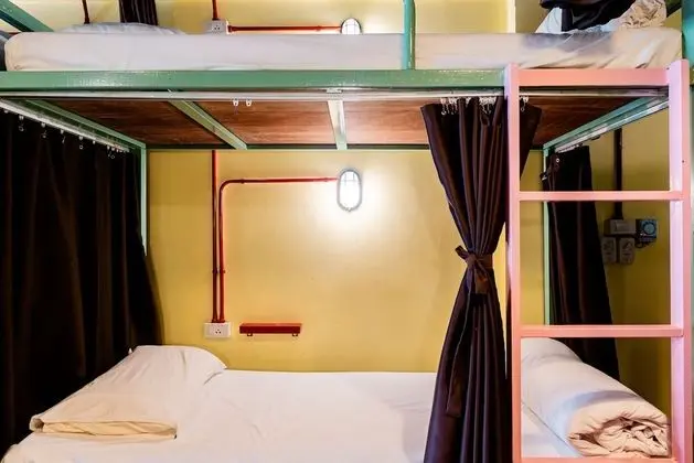 Female 4 Beds Dorm