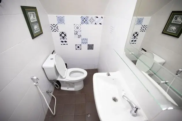 6-Bed Mixed Dormitory Room