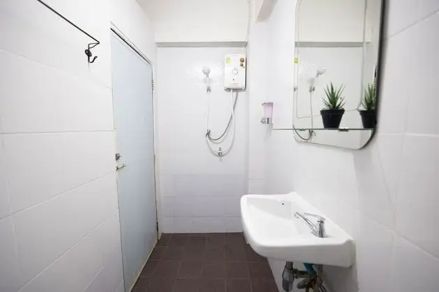6-Bed Mixed Dormitory Room