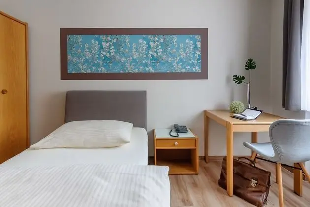 Büyük Yataklı Tek Kişilik Oda