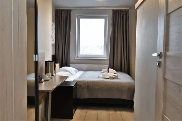 Tek Büyük veya İki Ayrı Yataklı Oda, Özel Banyo (I)