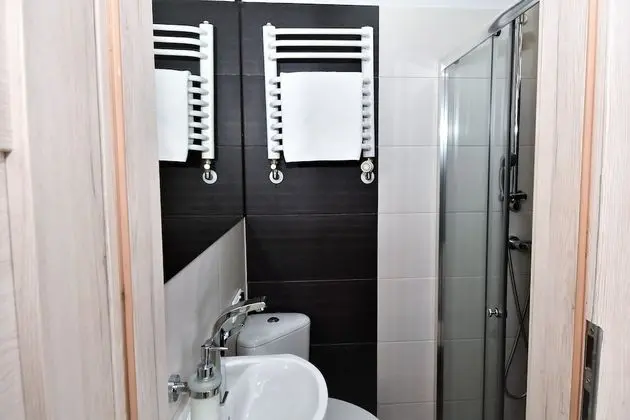 Üç Kişilik Oda, Özel Banyo (II)