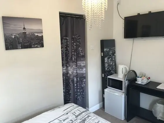 Standard Tek Büyük Yataklı Oda