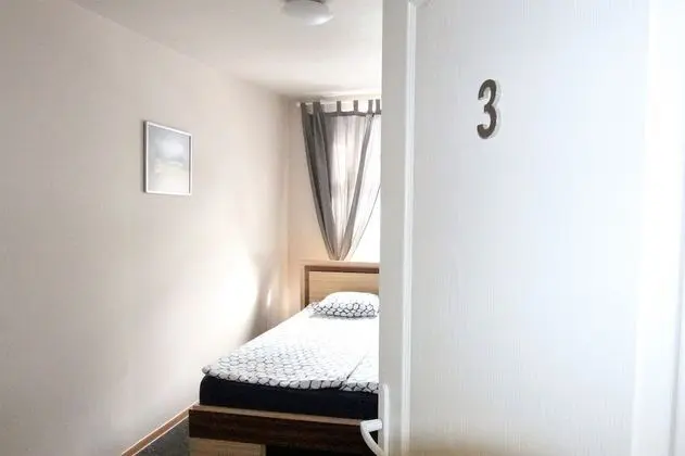 Basic Tek Büyük Yataklı Oda, 1 Büyük (Queen) Boy Yatak, Ortak Banyo