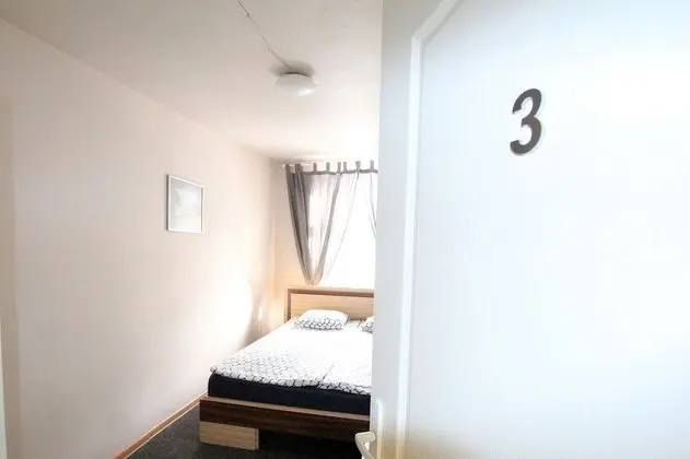Basic Tek Büyük Yataklı Oda, 1 Büyük (Queen) Boy Yatak, Ortak Banyo