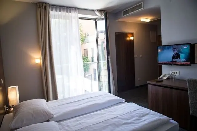 Comfort Tek Büyük Yataklı Oda