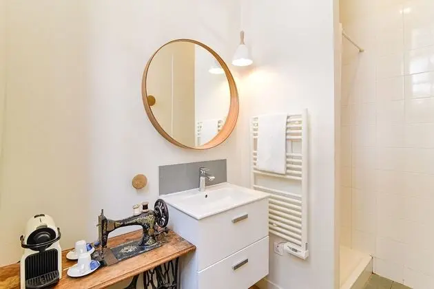 Tek Büyük Yataklı Oda, Ortak Banyo