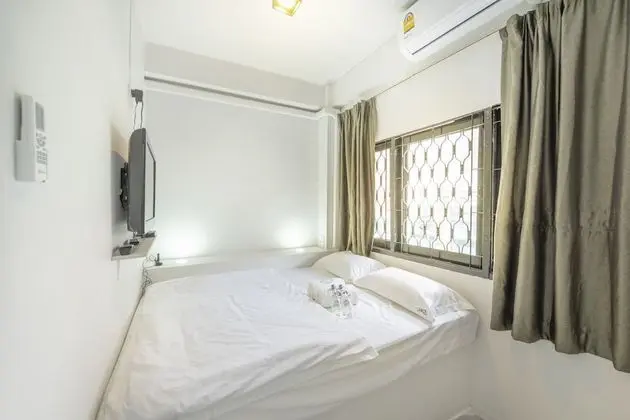 Double Bed Room with Share bathroom(PrivateRoom)