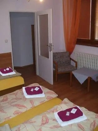 Üç Kişilik Oda