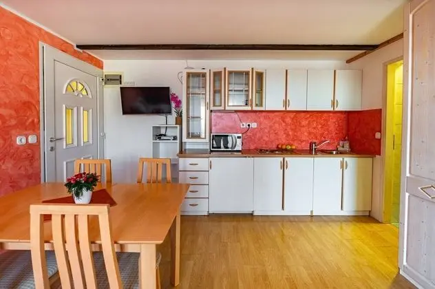 Apart Daire (Family apartment with balcony at Slov)