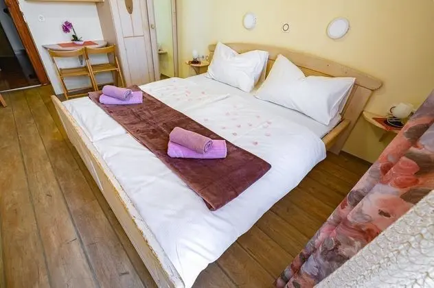 Tek Büyük Yataklı Oda (Double bedroom with terrace at Sloven)