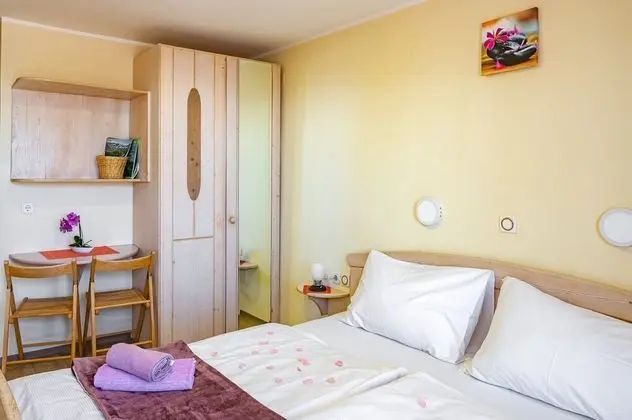 Tek Büyük Yataklı Oda (Double bedroom with terrace at Sloven)