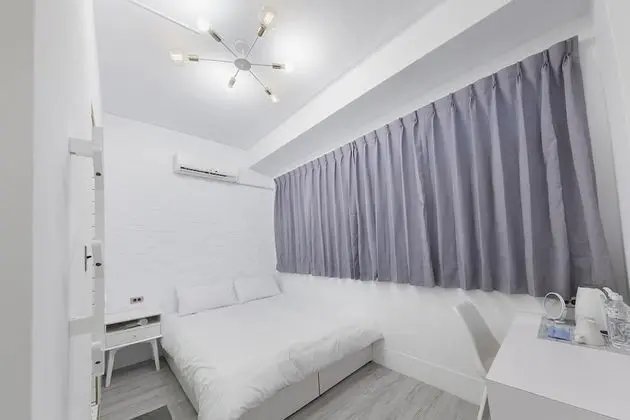 Standard Tek Büyük Yataklı Oda (White)