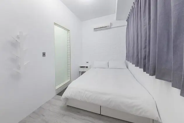 Standard Tek Büyük Yataklı Oda (White)