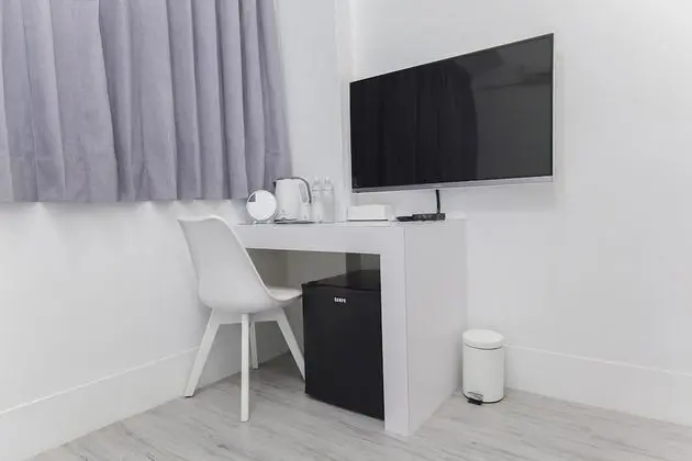 Standard Tek Büyük Yataklı Oda (White)