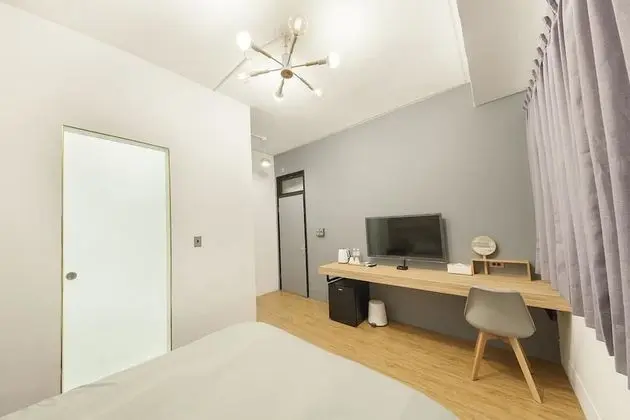 Standard Tek Büyük Yataklı Oda (Wood)