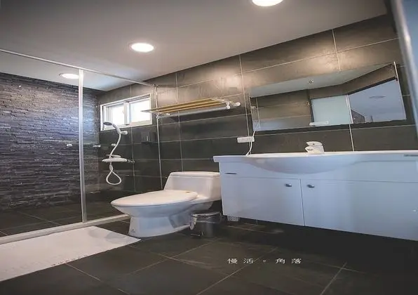 Tek Büyük Yataklı Oda (Corner 201)