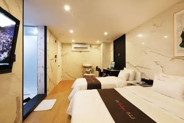 Room (Sweet, Check-in: Fri&Sun 8 PM, Sat 10 PM)