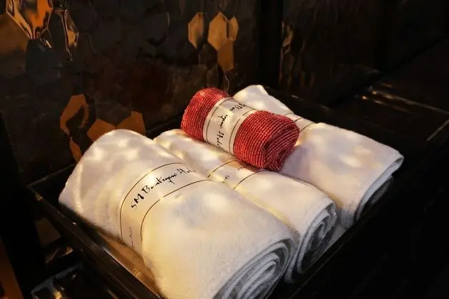 Room (Sweet, Check-in: Fri&Sun 8 PM, Sat 10 PM)