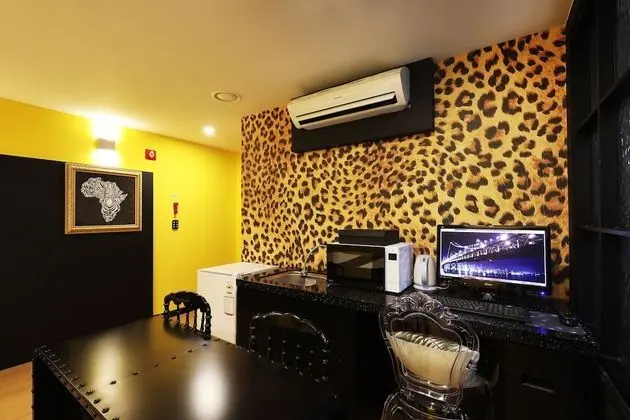 Room (VIP, Check-in: Fri&Sun 8 PM, Sat 10 PM)
