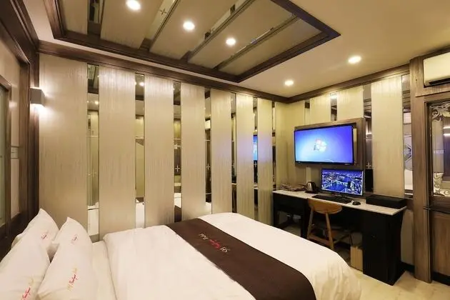 Standard Room (Check-in: Fri&Sun 8 PM, Sat 10 PM)