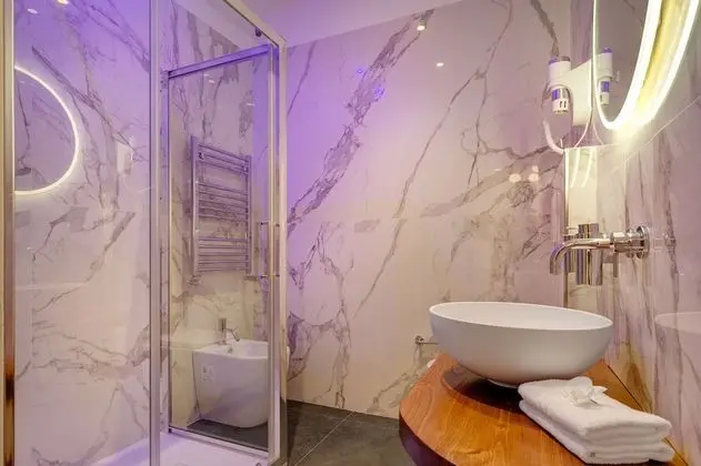 Deluxe Tek Büyük veya İki Ayrı Yataklı Oda