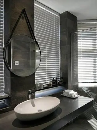 Deluxe Tek Büyük Yataklı Oda (302)