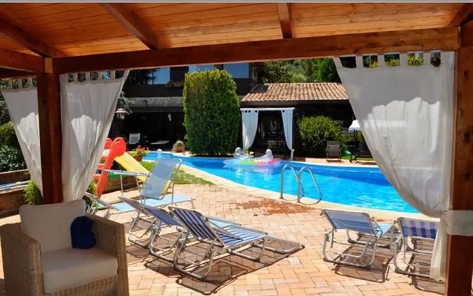 Exclusive Tek Büyük veya İki Ayrı Yataklı Oda, Birden Çok Yatak, Sigara İçilmez, Havuz Manzaralı