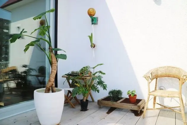 İki Ayrı Yataklı Oda, Ortak Banyo