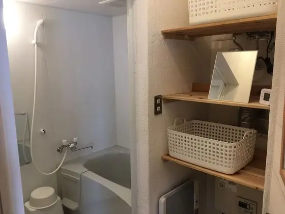İki Ayrı Yataklı Oda, Ortak Banyo