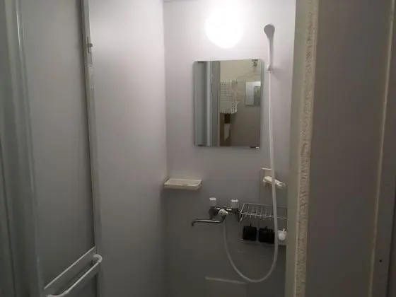 İki Ayrı Yataklı Oda, Ortak Banyo