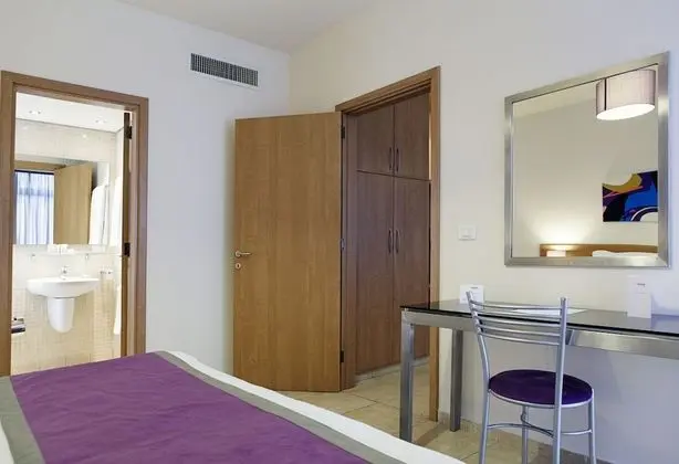 One Bedroom Suite for 3 people