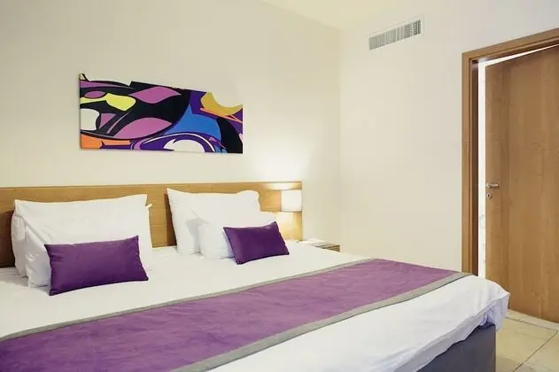 One Bedroom Suite for 3 people