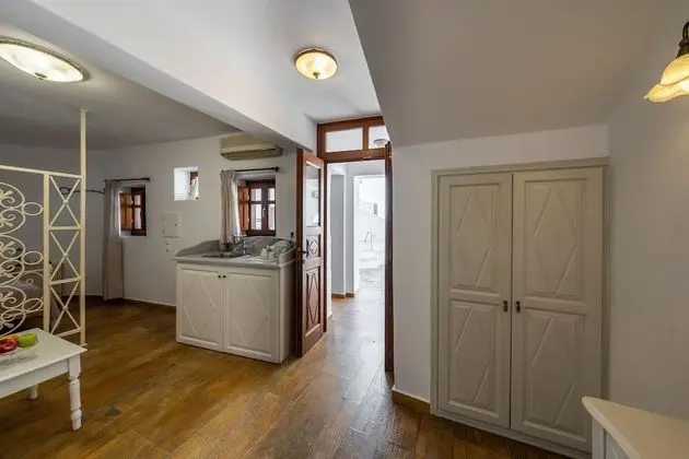 Stüdyo, Avlu Manzaralı (Dimitris)