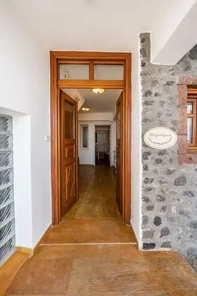 Stüdyo, Avlu Manzaralı (Dimitris)