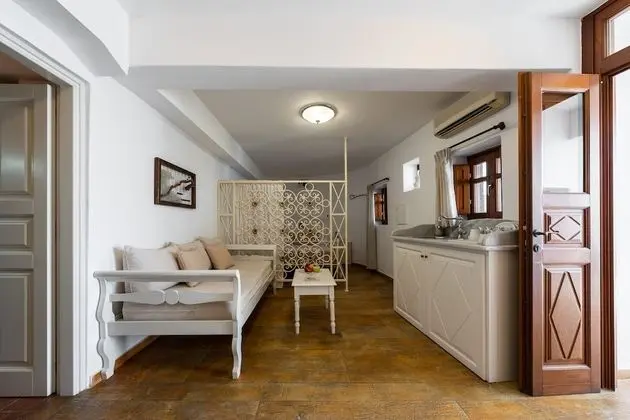 Stüdyo, Avlu Manzaralı (Dimitris)